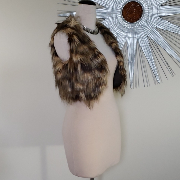 Steve Madden Jackets & Blazers - STEVE MADDEN FAUX FUR VEST SZ XS